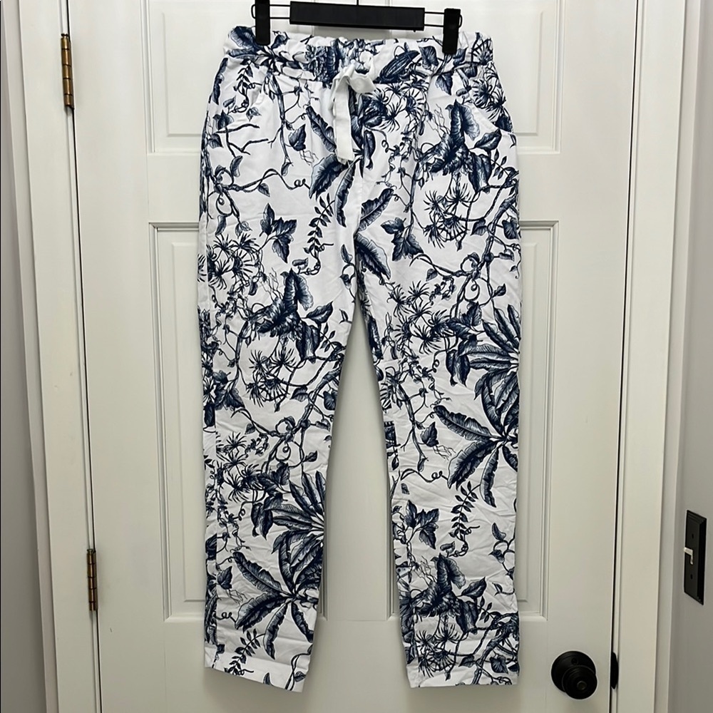 Free People White and Navy Floral Drawstring Casual Pants - Size Medium